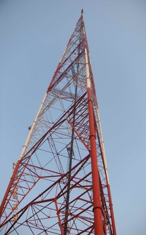 Pondasi dan erection tower CNTV 100 meter di Medan